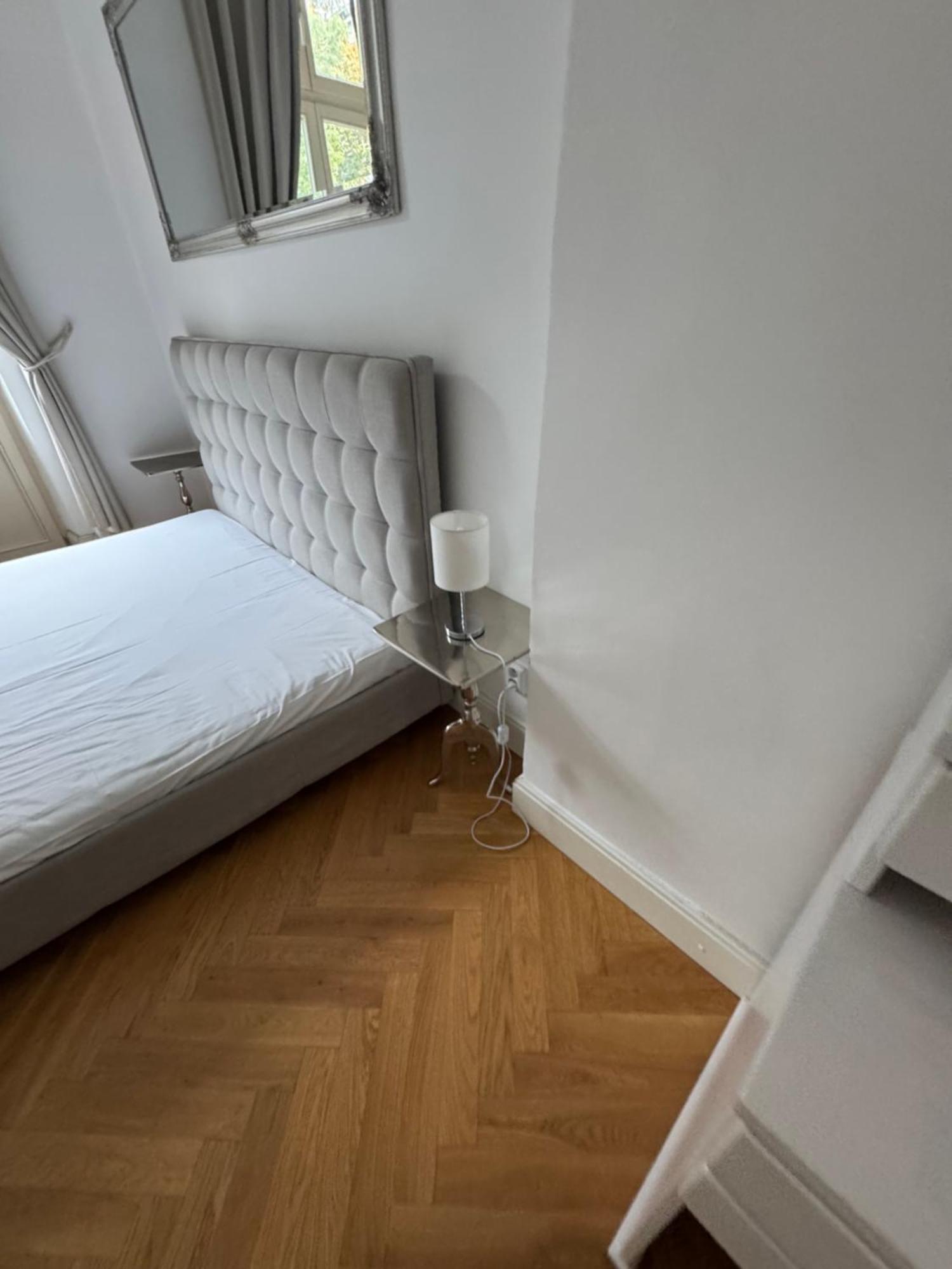 Days - Family Friendly - Super Bright - Old Town Prag